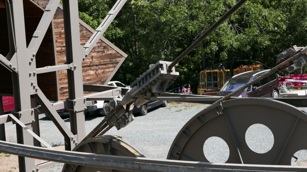 L1370158