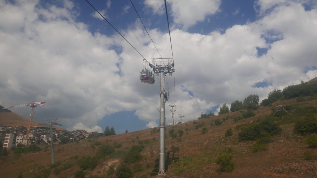 L1370366