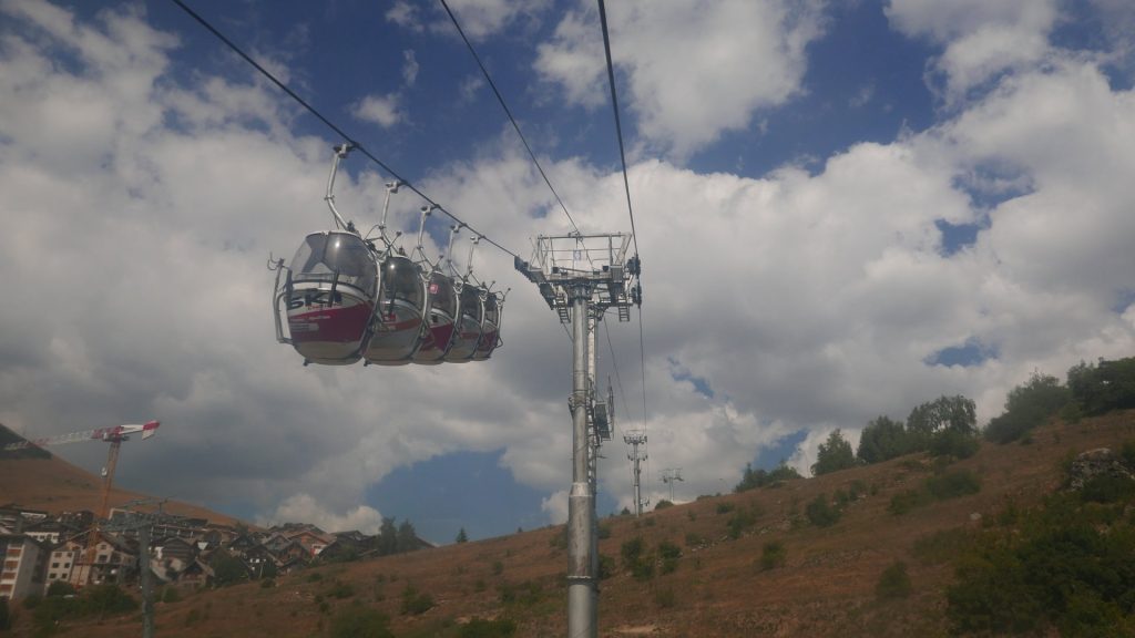 L1370368